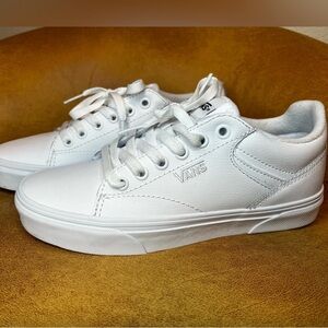 Vans Women's Low-Top Sneaker in White Size 6.5